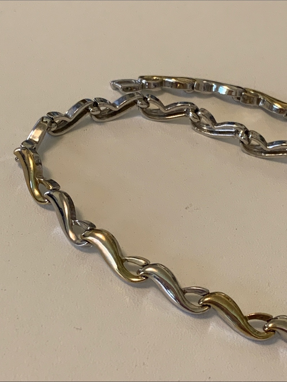 Alternating Silvertone & Goldtone Swirl Link Choker Necklace